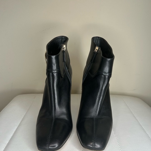 GUCCI Black Leather Booties with Large Gold GG Logo - Size 8 - Picture 2 of 5